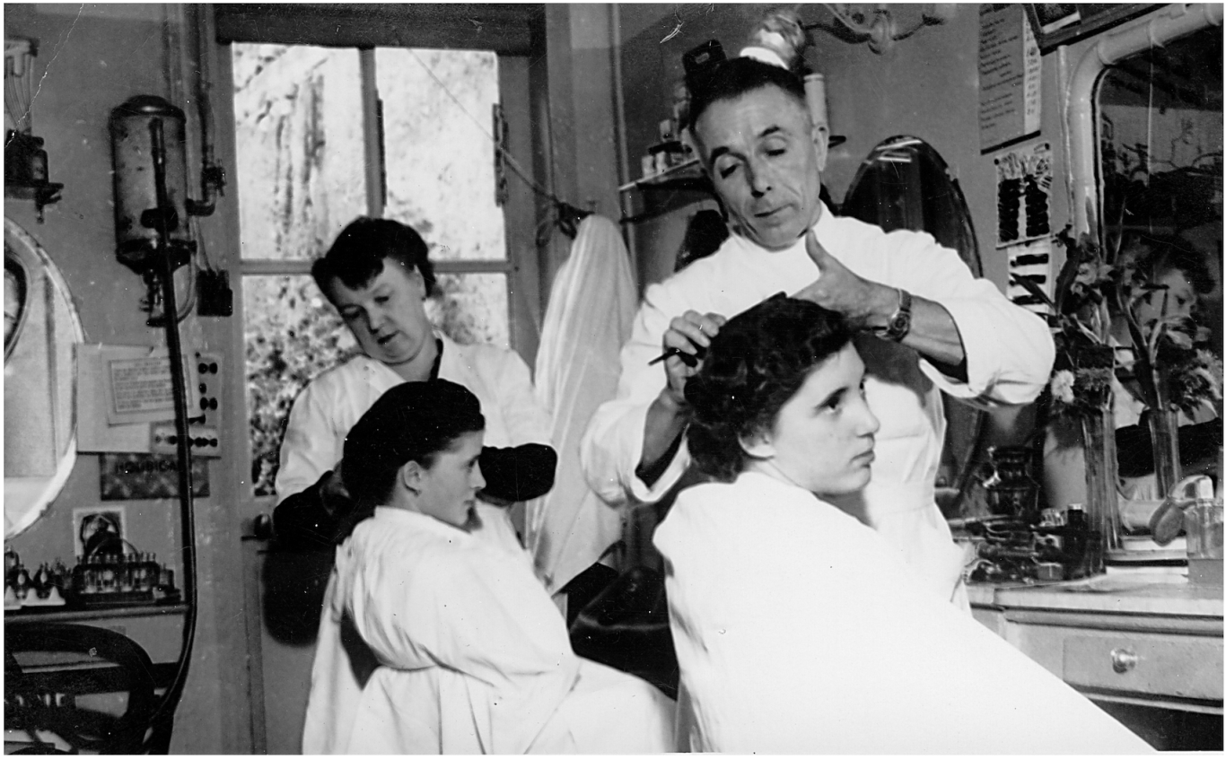 Salon de coiffure Harang pour dames vers 1945/1950 - Brou