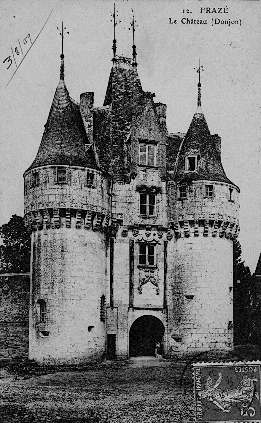 Le chateau de Frazé - Donjon Le chateau de Frazé - Donjon