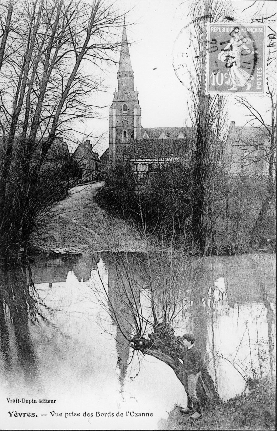 Yèvres - Vue du bord de l'Ozanne. Yèvres - Vue du bord de l'Ozanne.