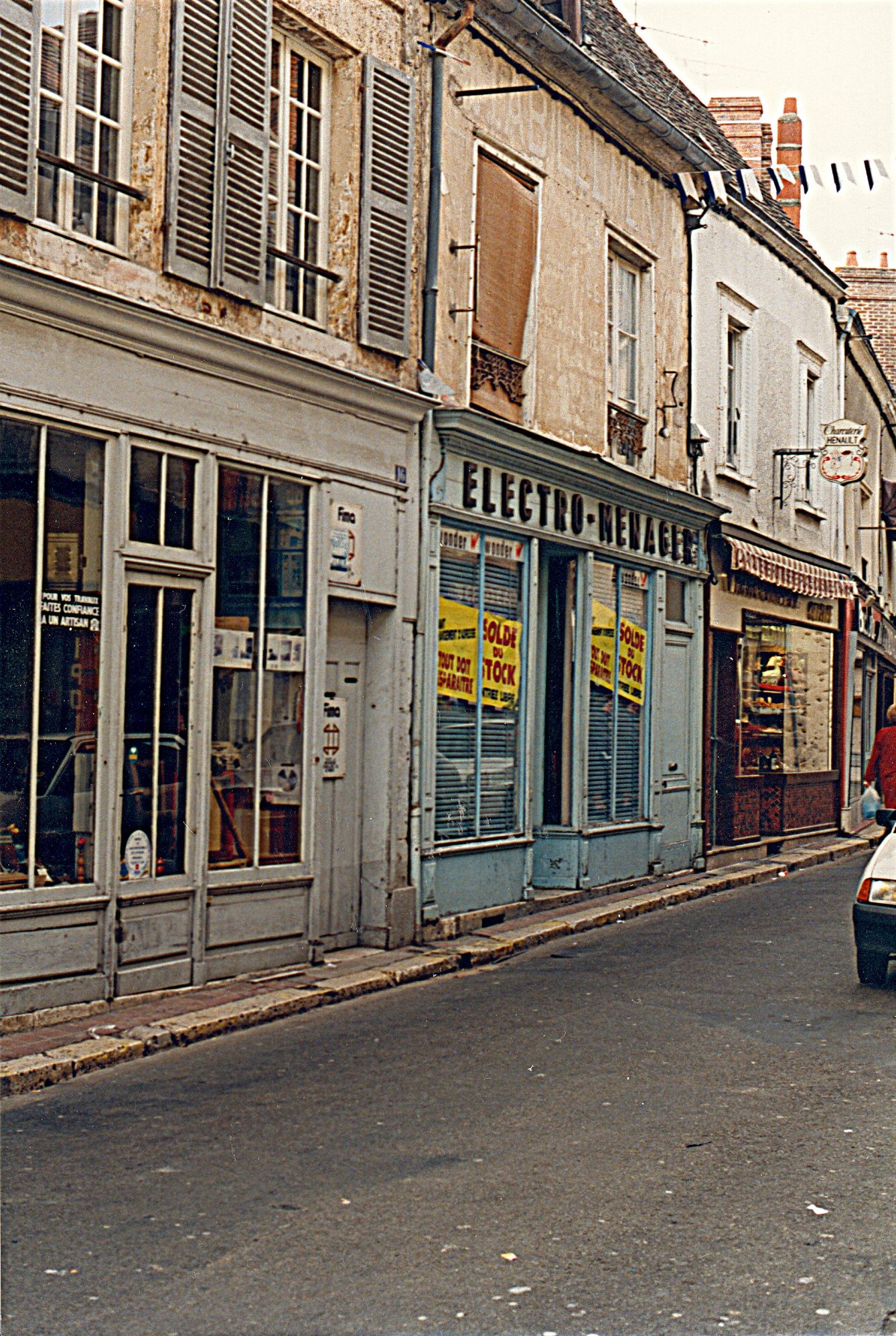 14 rue des changes - 28160 BROU - vers 1989987