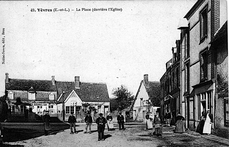 Yèvres - La place Yèvres - La place