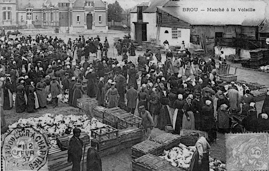 Marché à la Volaille ; Ville de Brou début 20ème siècle