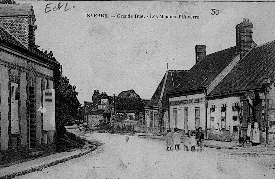 Unverre - Les moulins, Grande rue. Unverre - Les moulins, Grande rue.