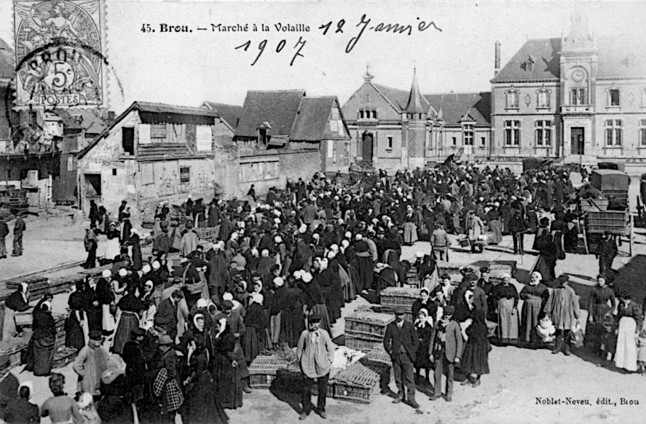 Marché à la Volaille ; Ville de Brou début 20ème siècle