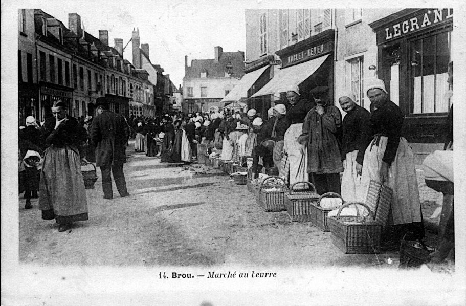 Marché au beurre du début du 20eme siècle. Brou Eure et Loir Marché au beurre du début du 20eme siècle. Brou Eure et Loir